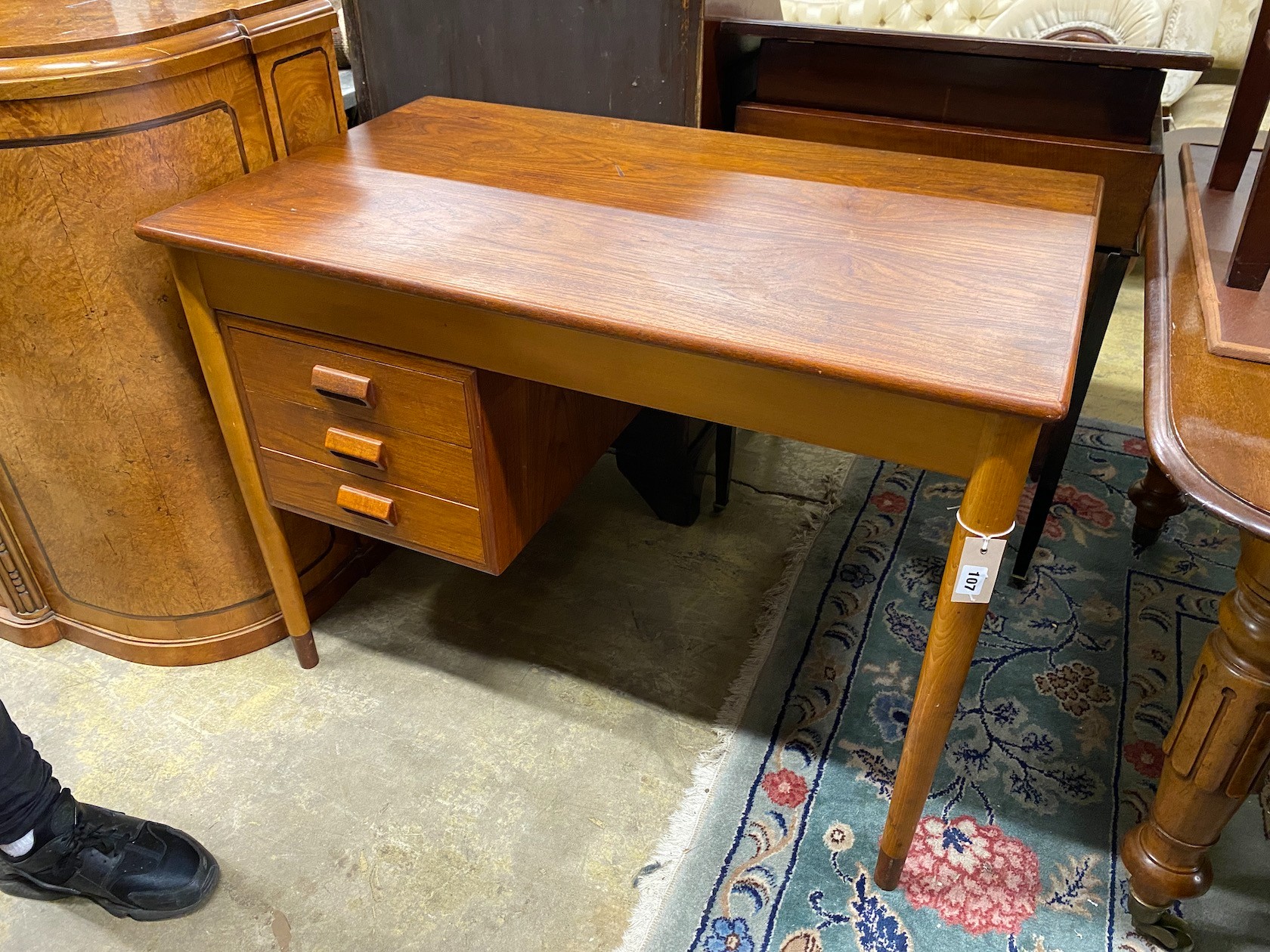 A Borge Mogensen for Soborg Mobelfabrik teak desk, model 131, length 100cm, depth 60cm, height 74cm